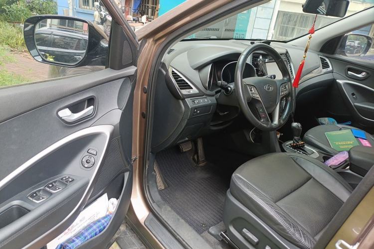 Used Hyundai Santa Fe 2015 2.0T Automatic Two-Wheel Drive Smart Version 5 Seats Driver Seat