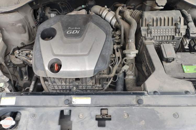 Used Hyundai Santa Fe 2015 2.0T Automatic Two-Wheel Drive Smart Version 5 Seats Engine Bay
