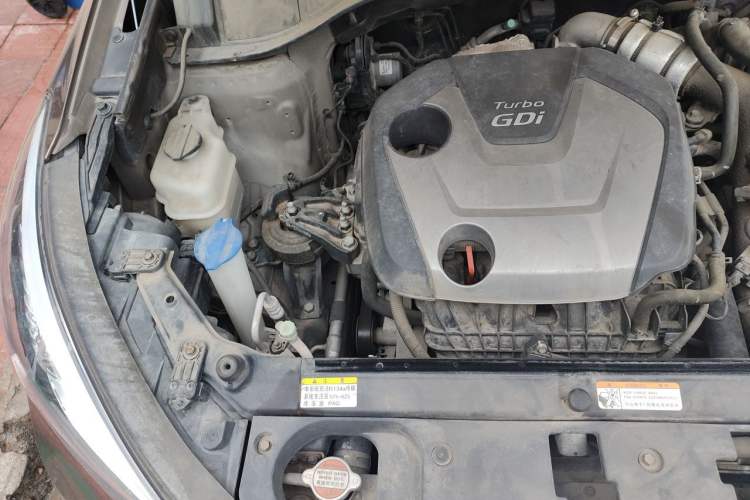Used Hyundai Santa Fe 2015 2.0T Automatic Two-Wheel Drive Smart Version 5 Seats Engine Bay Right