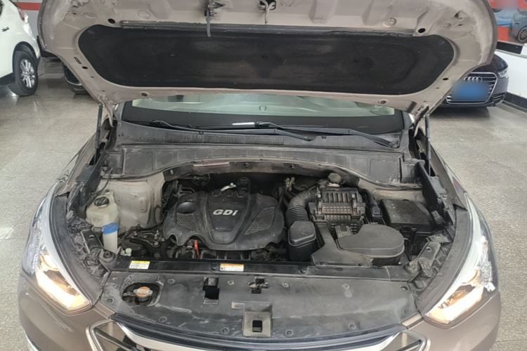 Used Hyundai Santa Fe 2015 2.4L Automatic All-Wheel Drive Smart Version 5 Seats Engine Bay