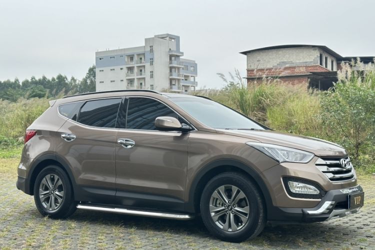 Used Hyundai Santa Fe 2015 2.0T Automatic Two-Wheel Drive Smart Version 5 Seats Exterior 2