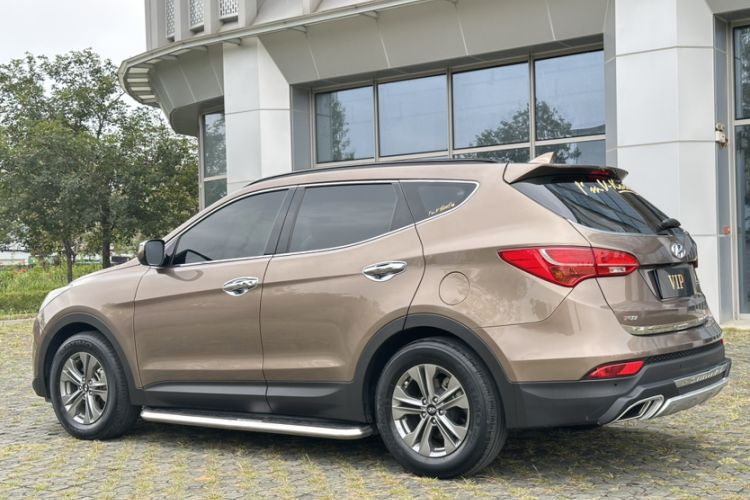 Used Hyundai Santa Fe 2015 2.0T Automatic Two-Wheel Drive Smart Version 5 Seats Exterior 4