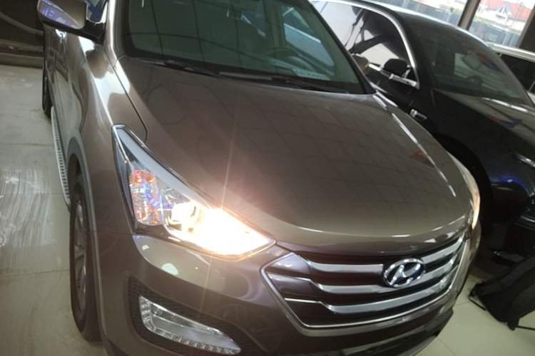 Used Hyundai Santa Fe 2015 2.4L Automatic Two-Wheel Drive Smart Version 5 Seats Front