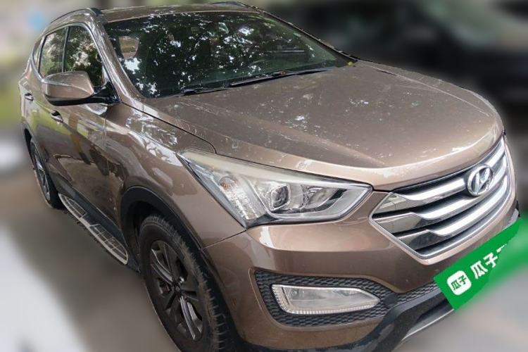 Used Hyundai Santa Fe 2015 2.4L Automatic Two-Wheel Drive Comfort Edition 5 Seats Front Right 45 Deg