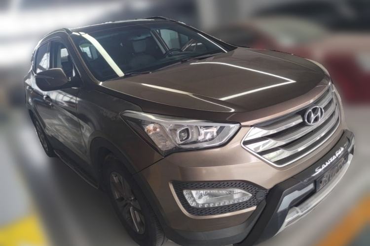 Used Hyundai Santa Fe 2015 2.0T Automatic 4x4 Smart 7-Seater Front Right 45 Deg