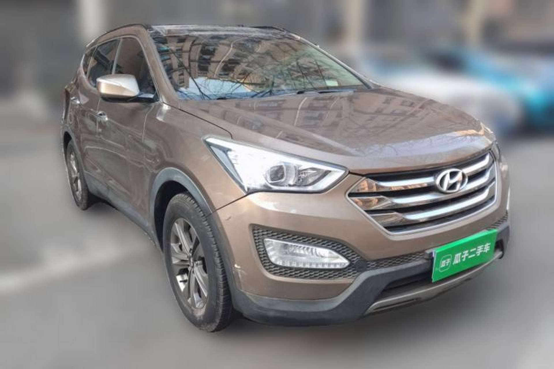 Used Hyundai Santa Fe 2015 2.0T Automatic All-Wheel Drive Smart Version 5 Seats Front Right 45 Deg