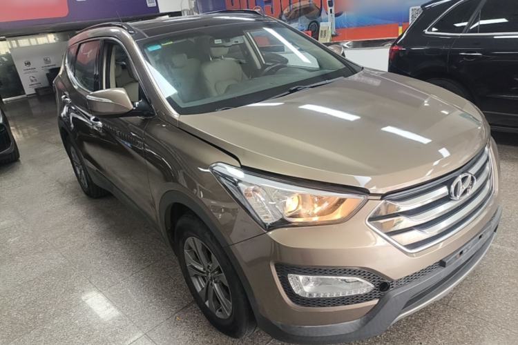 Used Hyundai Santa Fe 2015 2.4L Automatic All-Wheel Drive Smart Version 5 Seats Front Right 45 Deg