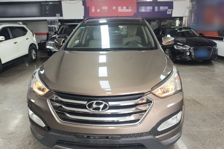 Used Hyundai Santa Fe 2015 2.4L Automatic All-Wheel Drive Smart Version 5 Seats Front