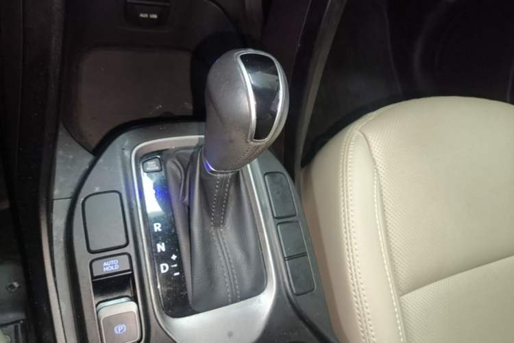 Used Hyundai Santa Fe 2015 2.4L Automatic All-Wheel Drive Smart Version 5 Seats Gear Lever
