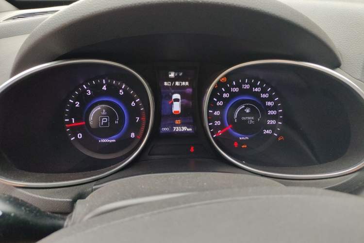 Used Hyundai Santa Fe 2015 2.0T Automatic Two-Wheel Drive Smart Version 5 Seats Instrument Cluster