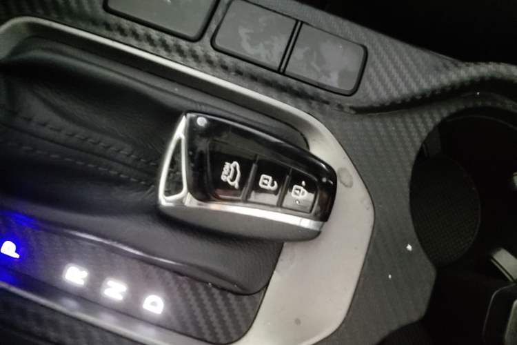 Used Hyundai Santa Fe 2015 2.4L Automatic Two-Wheel Drive Smart Version 5 Seats Interior 1