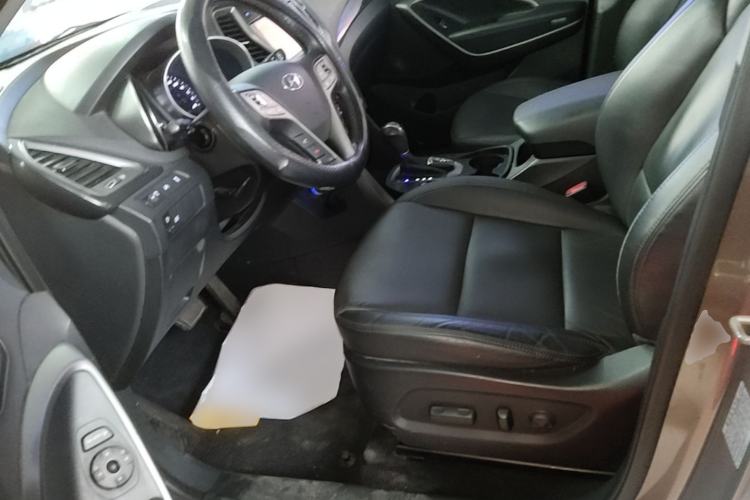 Used Hyundai Santa Fe 2015 2.4L Automatic Two-Wheel Drive Smart Version 5 Seats Left Front Seat
