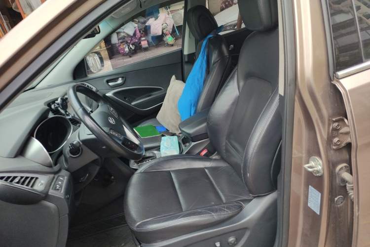 Used Hyundai Santa Fe 2015 2.0T Automatic Two-Wheel Drive Smart Version 5 Seats Left Front Seat