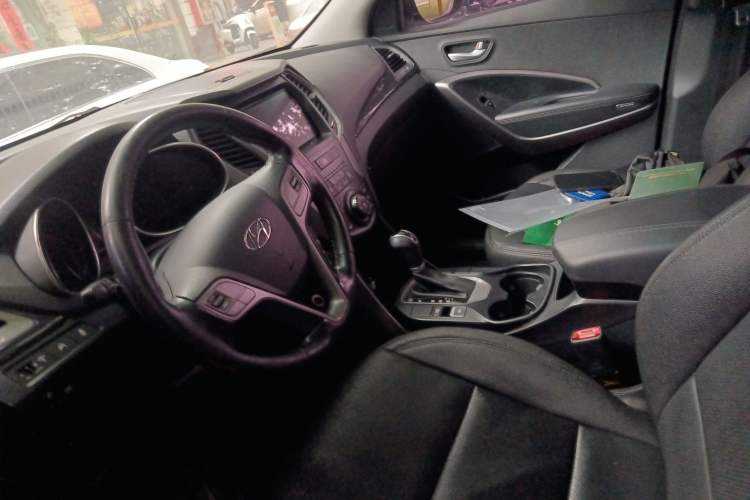 Used Hyundai Santa Fe 2015 2.4L Automatic Two-Wheel Drive Comfort Edition 5 Seats Left Front Seat