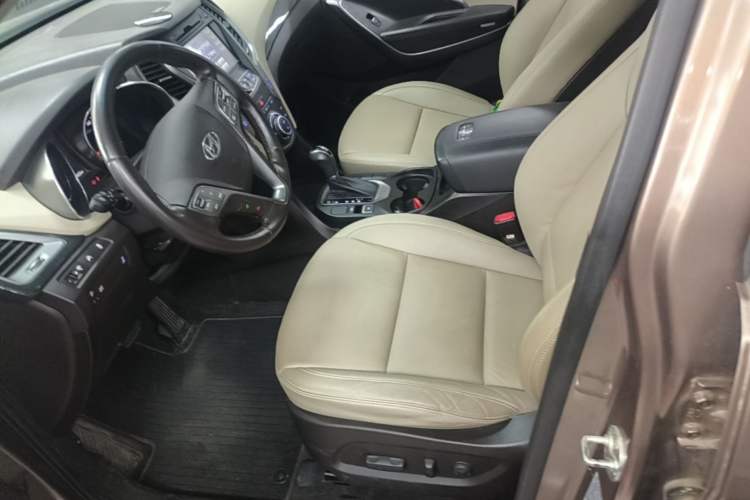 Used Hyundai Santa Fe 2015 2.4L Automatic All-Wheel Drive Smart Version 5 Seats Left Front Seat