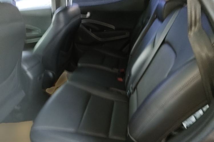 Used Hyundai Santa Fe 2015 2.4L Automatic Two-Wheel Drive Smart Version 5 Seats Left Rear Seat