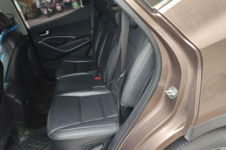 Used Hyundai Santa Fe 2015 2.0T Automatic Two-Wheel Drive Smart Version 5 Seats Left Rear Seat