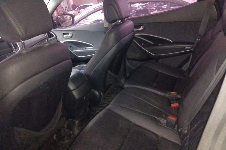 Used Hyundai Santa Fe 2015 2.4L Automatic Two-Wheel Drive Comfort Edition 5 Seats Left Rear Seat