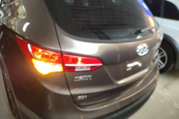 Used Hyundai Santa Fe 2015 2.4L Automatic Two-Wheel Drive Smart Version 5 Seats Rear