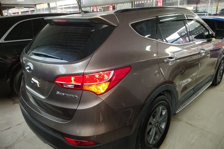 Used Hyundai Santa Fe 2015 2.4L Automatic Two-Wheel Drive Smart Version 5 Seats Rear Right 45 Deg