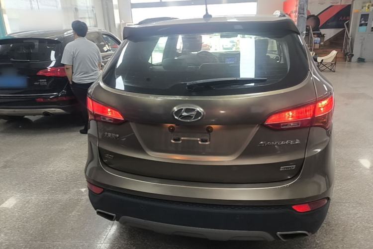 Used Hyundai Santa Fe 2015 2.4L Automatic All-Wheel Drive Smart Version 5 Seats Rear