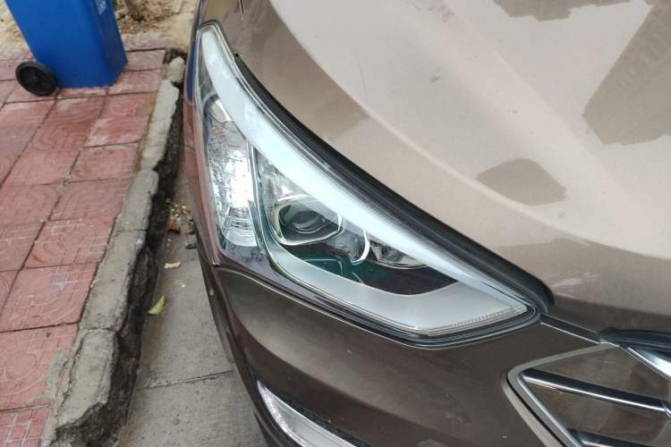 Used Hyundai Santa Fe 2015 2.0T Automatic Two-Wheel Drive Smart Version 5 Seats Right Front Headlight