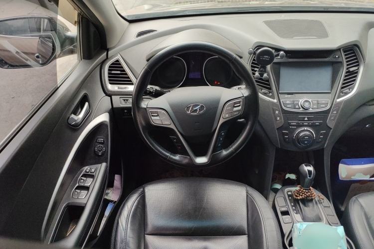 Used Hyundai Santa Fe 2015 2.0T Automatic Two-Wheel Drive Smart Version 5 Seats Steering Wheel