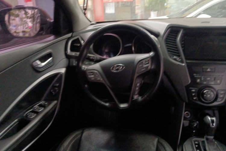 Used Hyundai Santa Fe 2015 2.4L Automatic Two-Wheel Drive Comfort Edition 5 Seats Steering Wheel