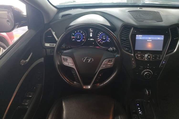 Used Hyundai Santa Fe 2015 2.0T Automatic 4x4 Smart 7-Seater Steering Wheel