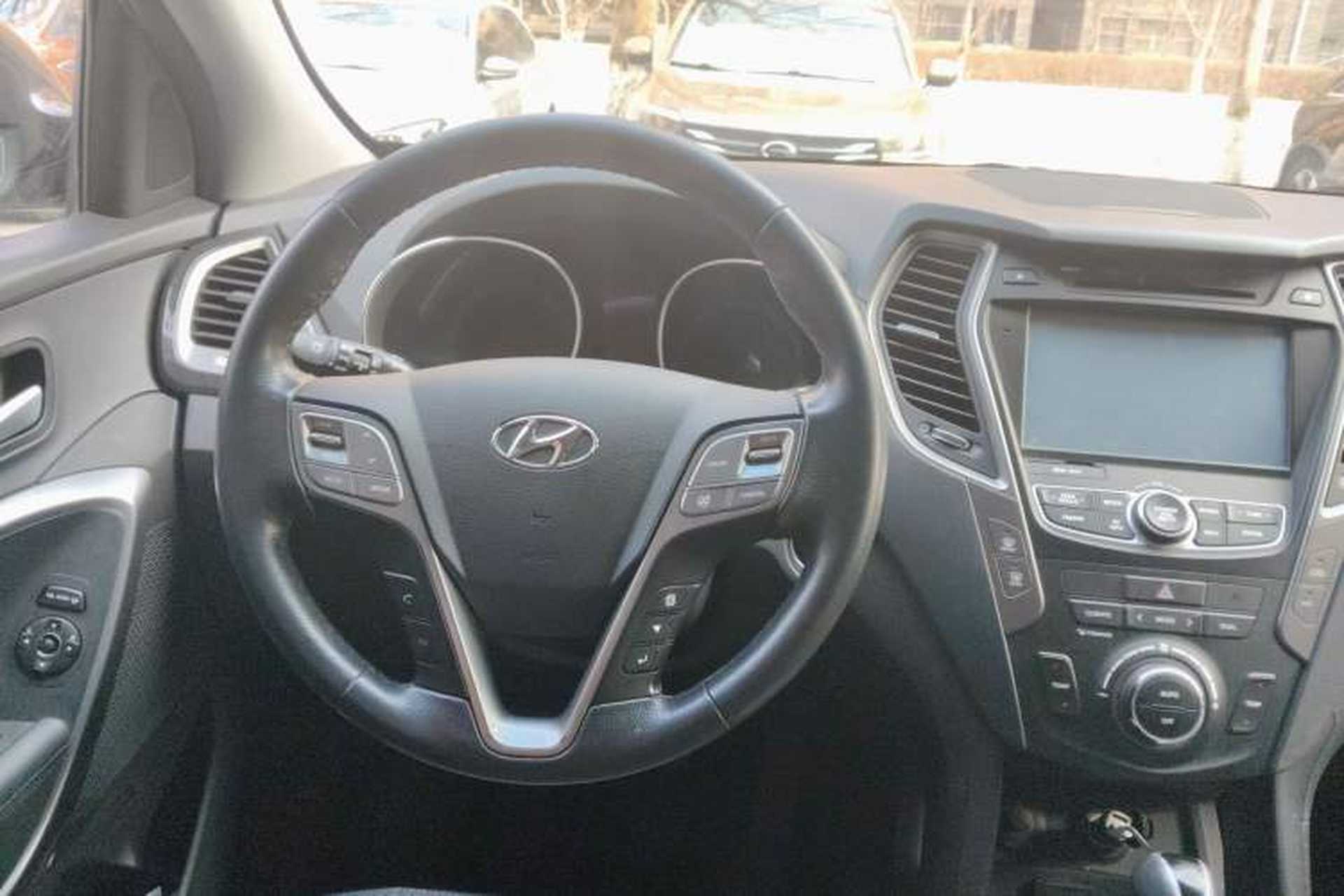 Used Hyundai Santa Fe 2015 2.0T Automatic All-Wheel Drive Smart Version 5 Seats Steering Wheel