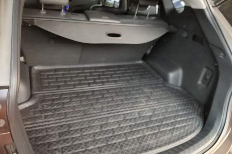 Used Hyundai Santa Fe 2015 2.4L Automatic Two-Wheel Drive Smart Version 5 Seats Trunk