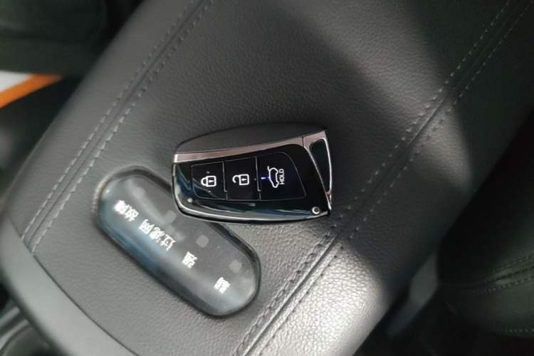 Used Hyundai Santa Fe 2015 2.0T Automatic 4x4 Smart 7-Seater Vehicle Key