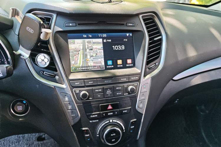 Used Hyundai Santa Fe 2017 2.0T Automatic All-Wheel Drive Smart 7-Seater Audio And AC Panel