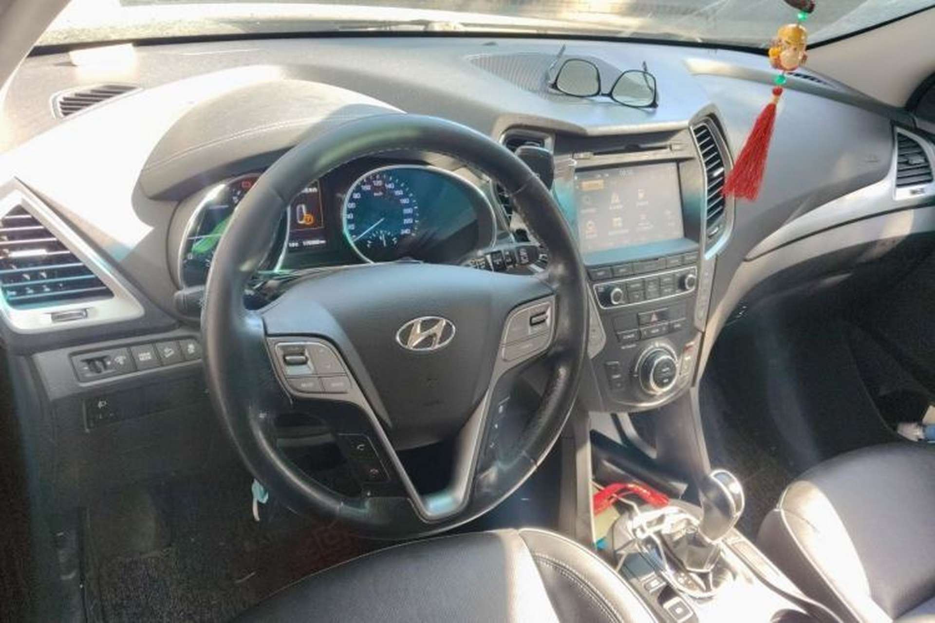 Used Hyundai Santa Fe 2017 2.0T Automatic All-Wheel Drive Smart 7-Seater Center Console