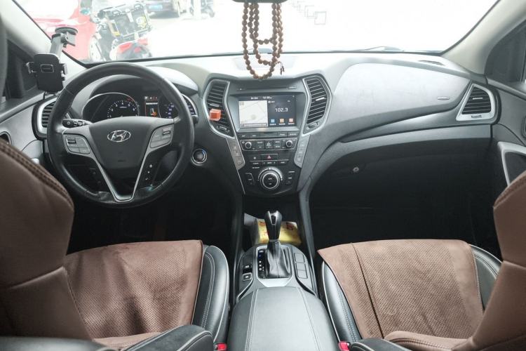 Used Hyundai Santa Fe 2017 2.0T Automatic Two-Wheel Drive Smart Version 7 Seats Center Console