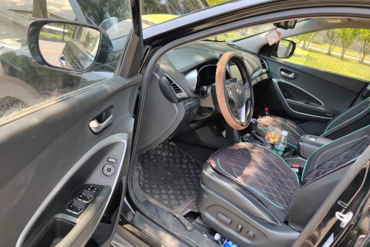 Used Hyundai Santa Fe 2017 2.0T Automatic All-Wheel Drive Smart 7-Seater Driver Seat