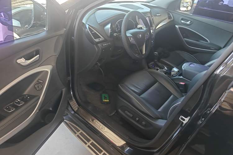 Used Hyundai Santa Fe 2017 2.0T Automatic All-Wheel Drive Smart 7-Seater Driver Seat