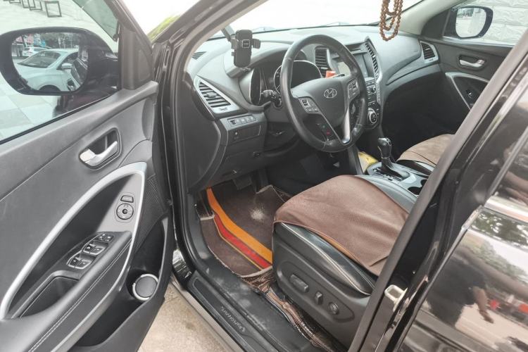 Used Hyundai Santa Fe 2017 2.0T Automatic Two-Wheel Drive Smart Version 7 Seats Driver Seat