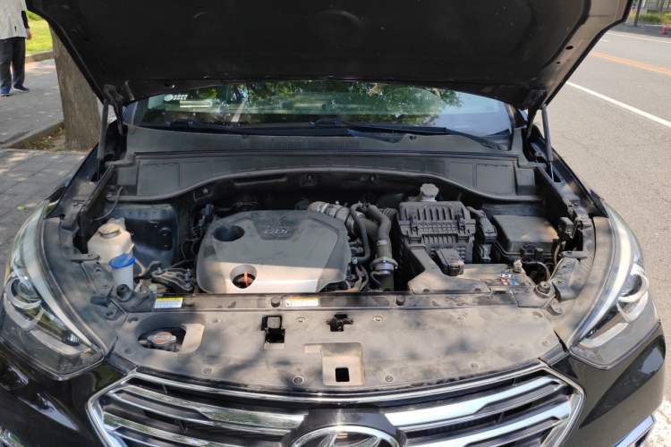 Used Hyundai Santa Fe 2017 2.0T Automatic All-Wheel Drive Smart 7-Seater Engine Bay
