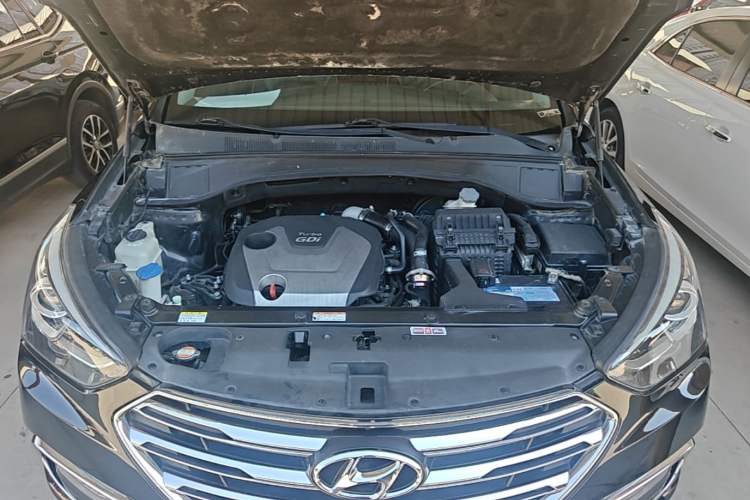 Used Hyundai Santa Fe 2017 2.0T Automatic All-Wheel Drive Smart 7-Seater Engine Bay