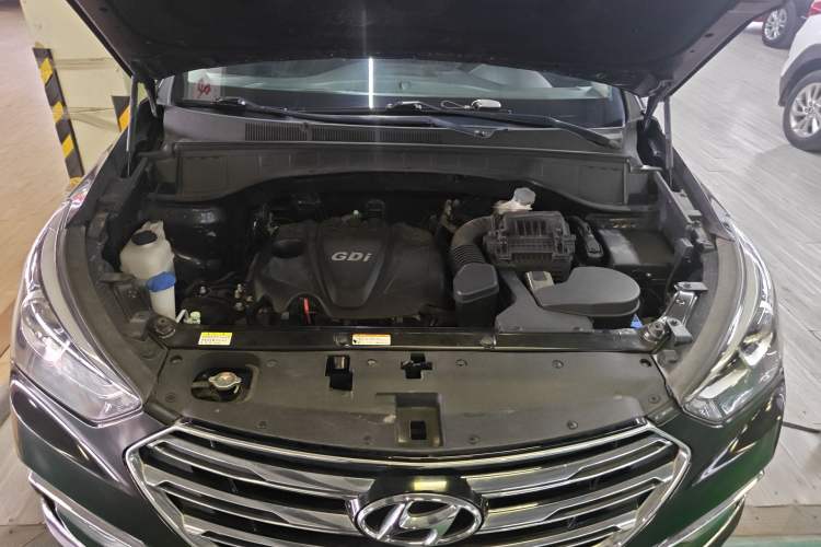 Used Hyundai Santa Fe 2017 2.4L Automatic Two-Wheel Drive Smart Version 5 Seats Engine Bay