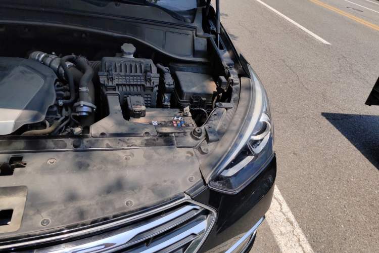 Used Hyundai Santa Fe 2017 2.0T Automatic All-Wheel Drive Smart 7-Seater Engine Bay Left