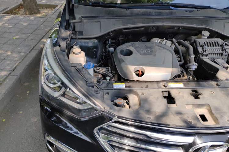 Used Hyundai Santa Fe 2017 2.0T Automatic All-Wheel Drive Smart 7-Seater Engine Bay Right
