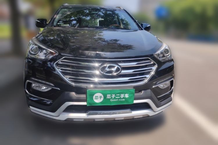 Used Hyundai Santa Fe 2017 2.0T Automatic All-Wheel Drive Smart 7-Seater Front