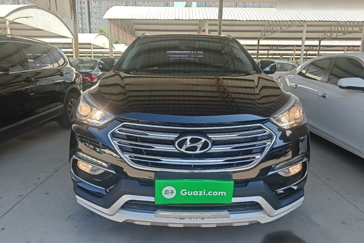 Used Hyundai Santa Fe 2017 2.0T Automatic All-Wheel Drive Smart 7-Seater Front