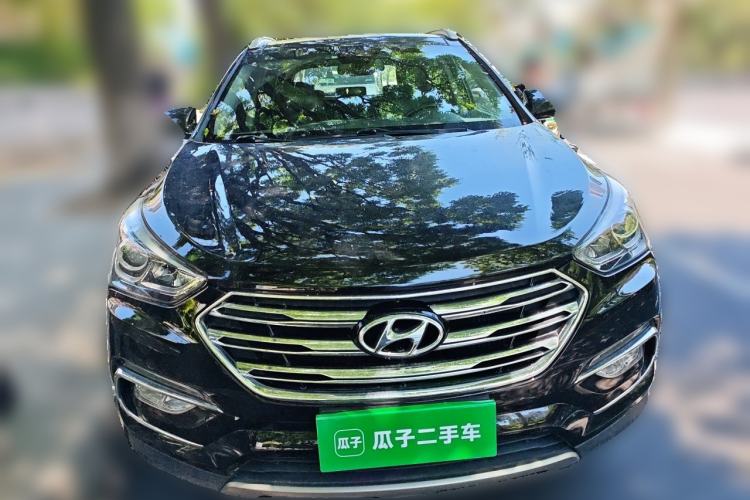 Used Hyundai Santa Fe 2017 2.0T Automatic All-Wheel Drive Smart 7-Seater Front