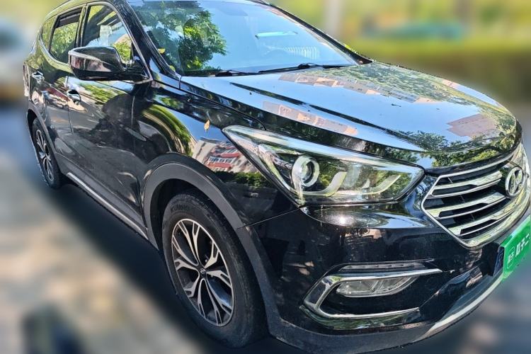 Used Hyundai Santa Fe 2017 2.0T Automatic All-Wheel Drive Smart 7-Seater Front Right 45 Deg
