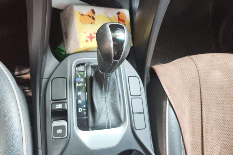 Used Hyundai Santa Fe 2017 2.0T Automatic Two-Wheel Drive Smart Version 7 Seats Gear Lever