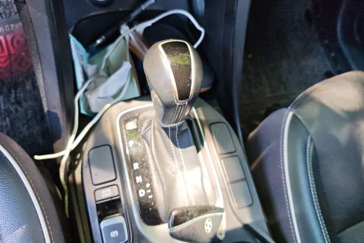 Used Hyundai Santa Fe 2017 2.0T Automatic All-Wheel Drive Smart 7-Seater Gear Lever