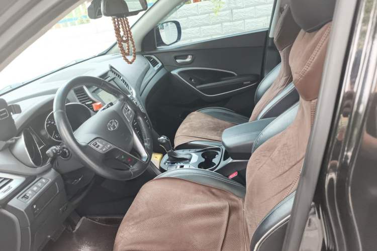 Used Hyundai Santa Fe 2017 2.0T Automatic Two-Wheel Drive Smart Version 7 Seats Left Front Seat